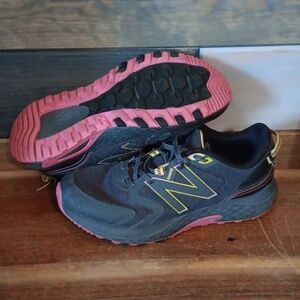 New Balance T410 Trail Running Shoes Women Size 11 Black Grey Pink